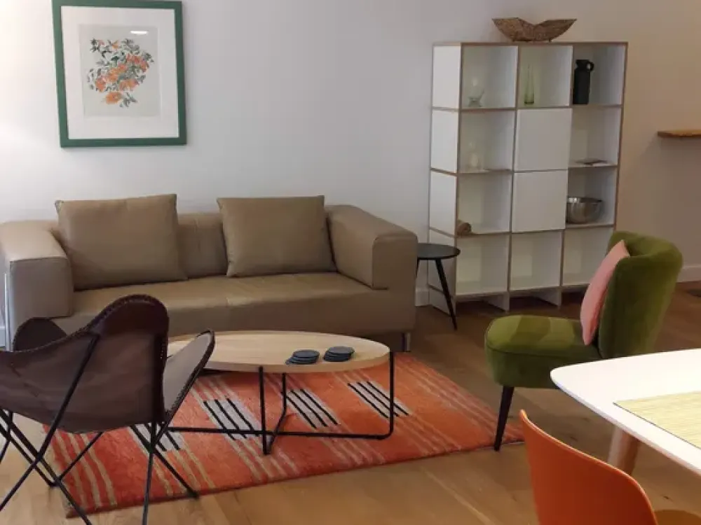 Moderne, möblierte 2,5-Zimmer-Wohnung in Charlottenburg