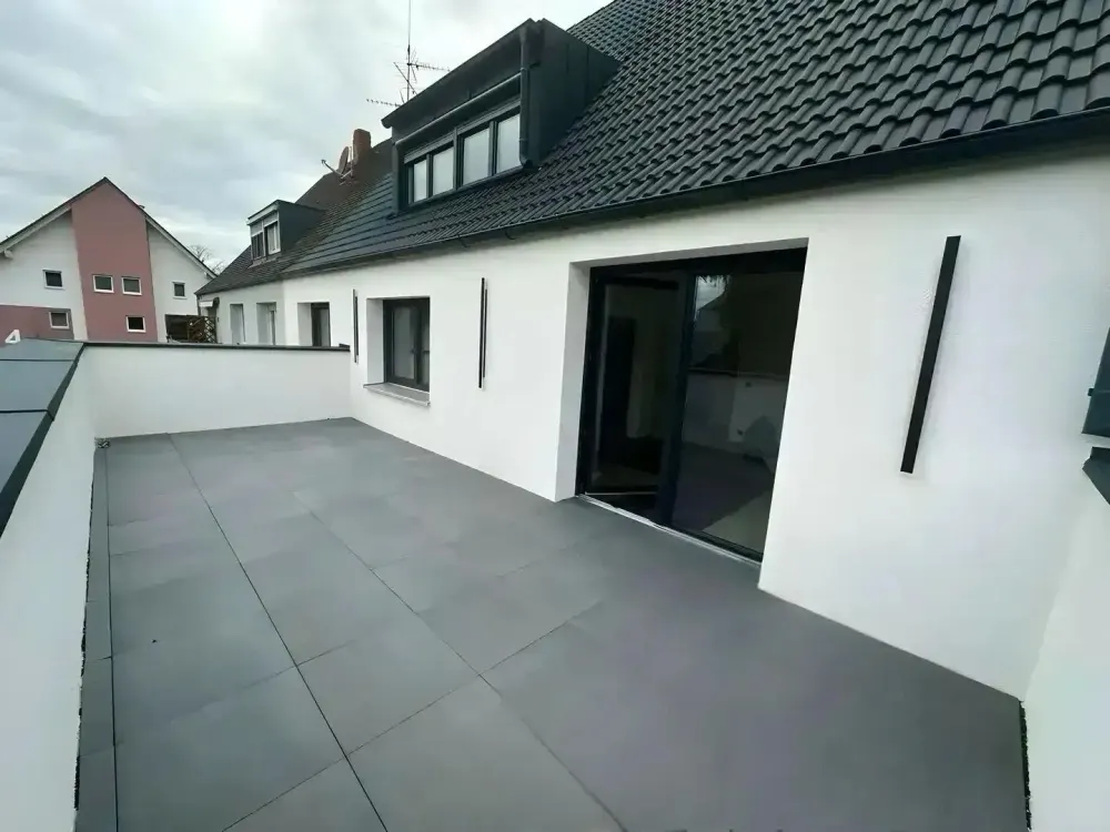 Luxuriöse Wohnung mit Einbauküche & PKW Stellplätze