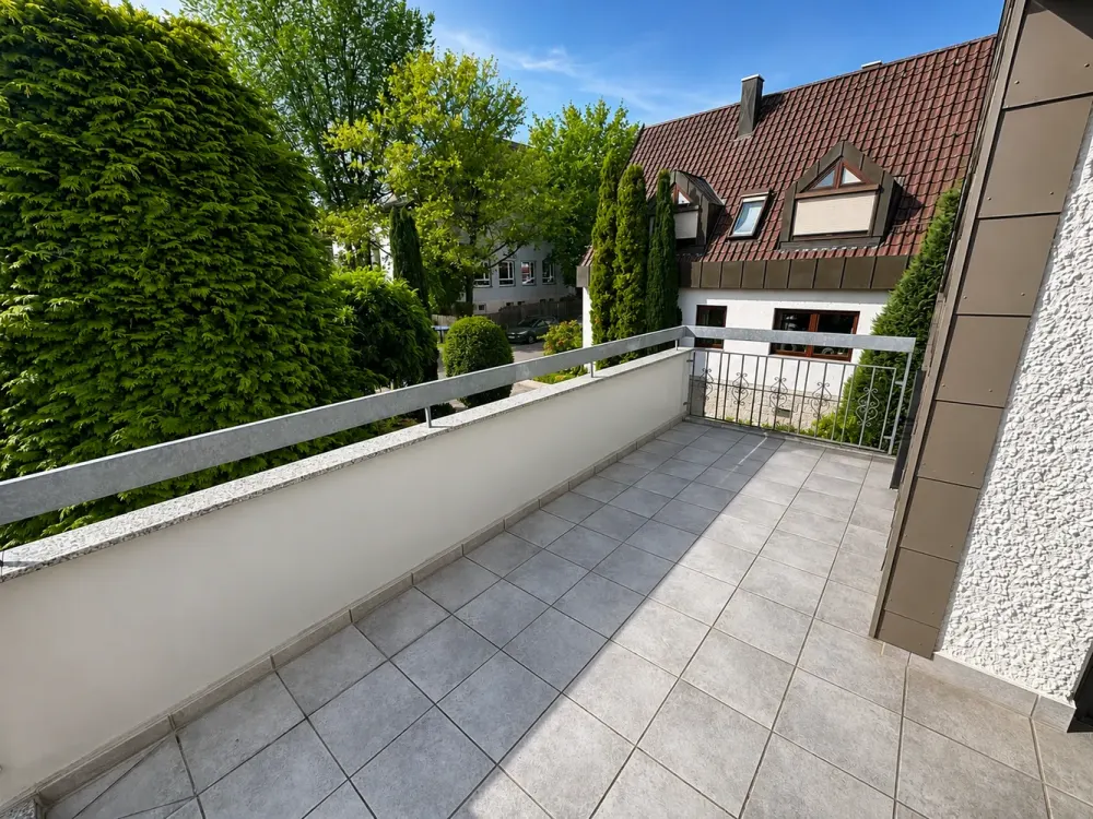 Großzügige 3,5-Zimmer-Dachgeschosswohnung mit EBK und Südbalkon in ruhiger Lage