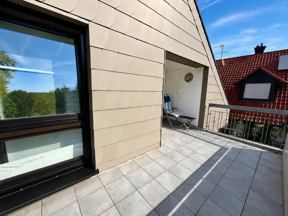 Großzügige 3,5-Zimmer-Dachgeschosswohnung mit EBK und Südbalkon in ruhiger Lage