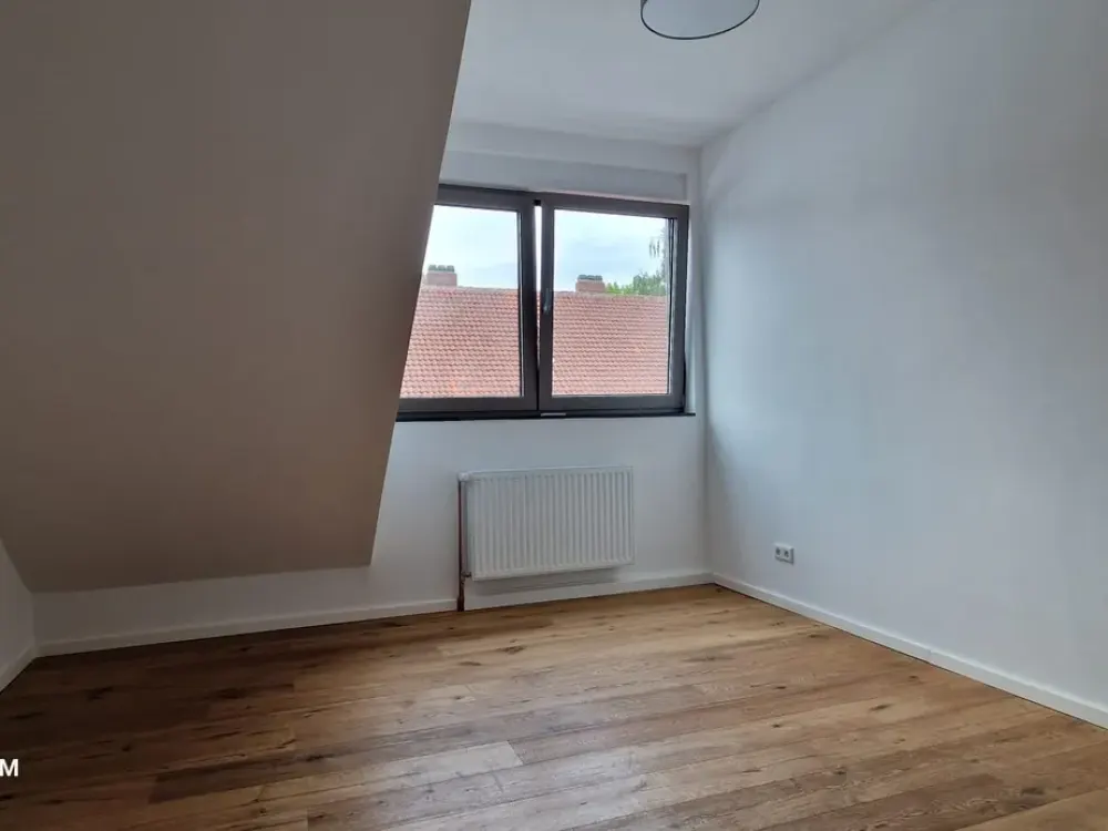 Chic Penthouse, 3 Rooms, Kitchen, Bathroom in Heavenly Peace and Green View in the City Center Seeks New Tenant