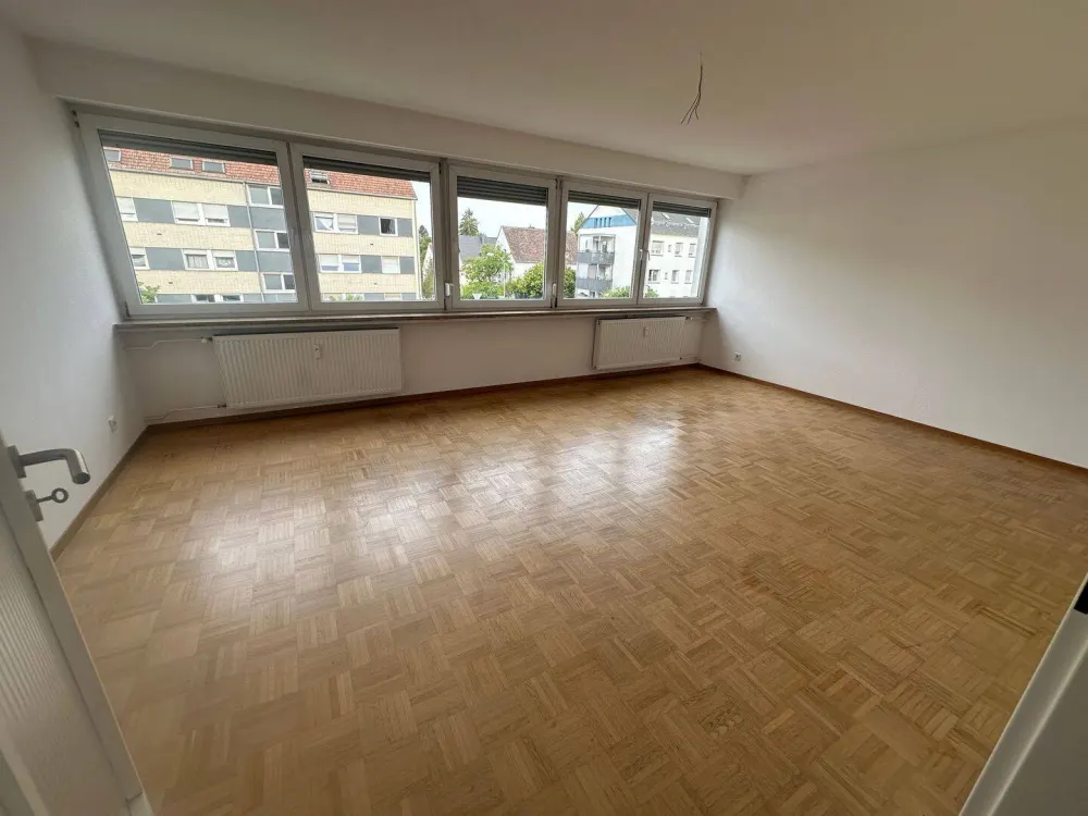 Sbr.-Rotenbühl * شقة أنيقة من 3 غرف ومطبخ * مطبخ مجهز * بالقرب من الجامعة * تراس كبير
