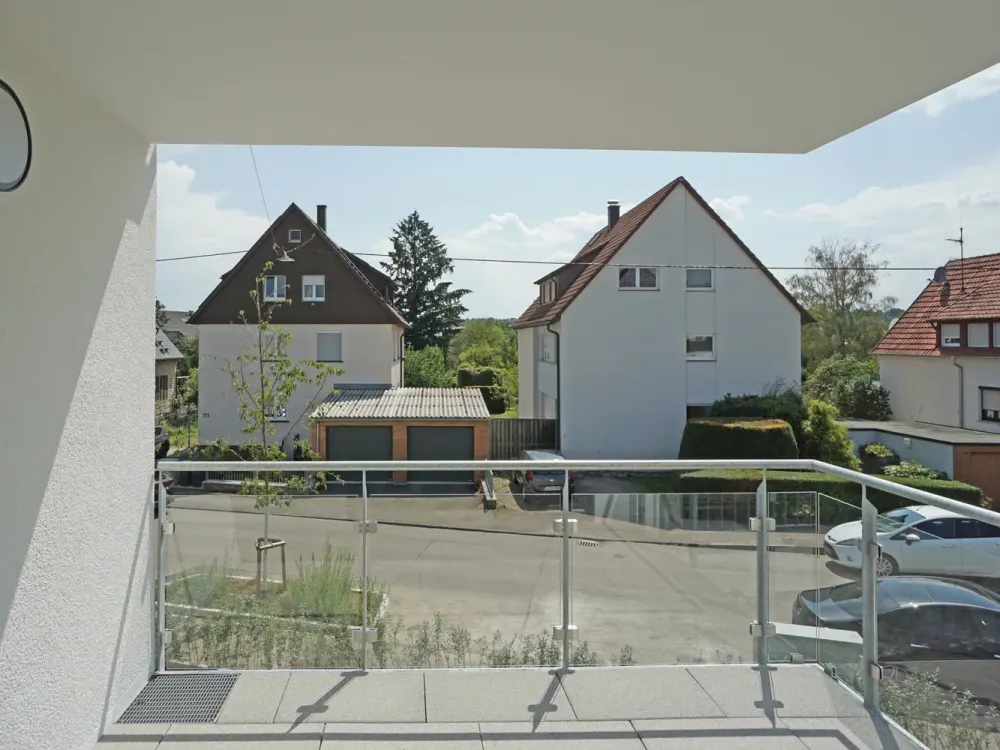 Erstbezug: Licht, Raum und Neubaukomfort, stilvolle 3-Zimmer-Wohnung mit großzügigem Südbalkon