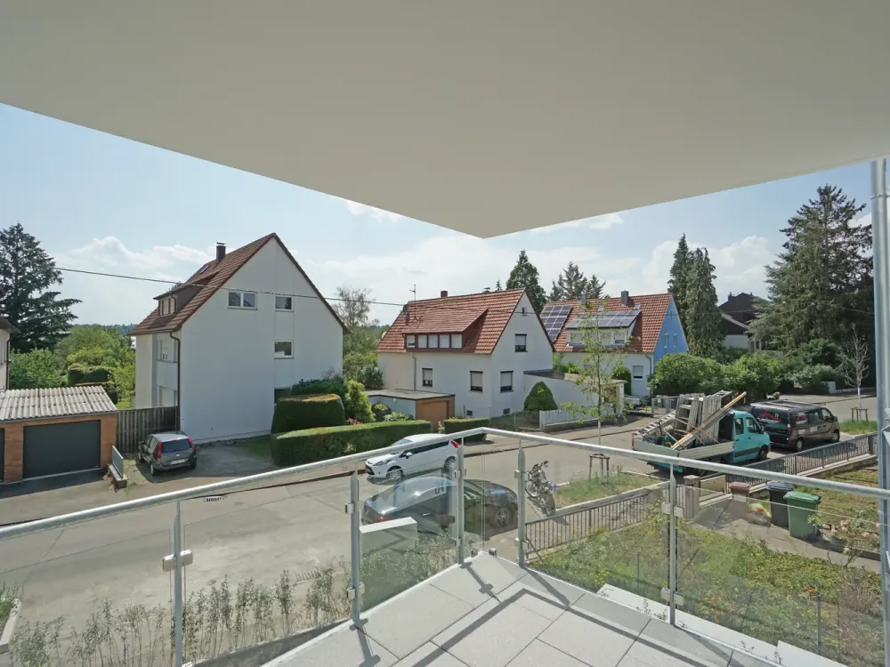 Erstbezug: Licht, Raum und Neubaukomfort, stilvolle 3-Zimmer-Wohnung mit großzügigem Südbalkon