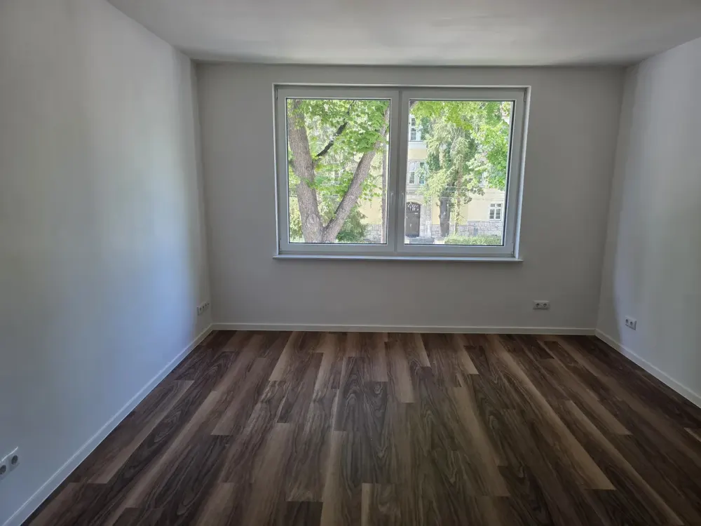 Hochwertig sanierte 4-Zimmer-Wohnung mit Balkon und Klimaanlage im 1. OG in Erfurt-Löberstadt