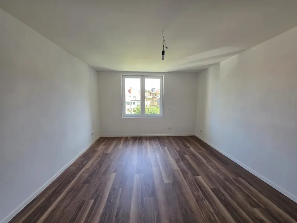 Hochwertig sanierte 4-Zimmer-Wohnung mit Balkon und Klimaanlage im 1. OG in Erfurt-Löberstadt