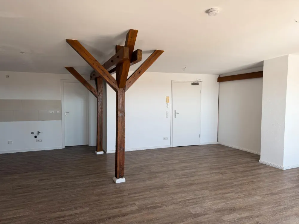 Loft-Wohnung mit Stellpl. im DG zu vermieten