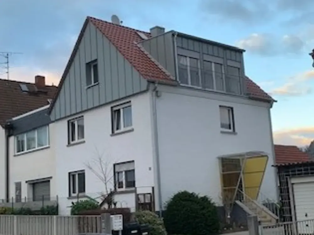 Diese lichtdurchflutete und schick geschnittene 2-Zimmer, Küche, Bad-Wohnung ist ein Klassiker.