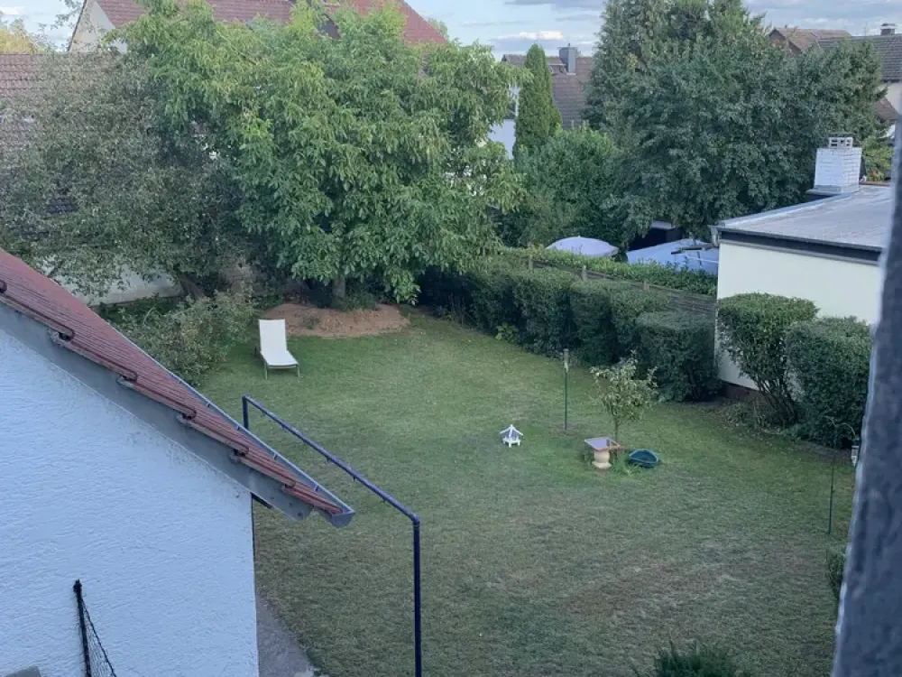 Diese lichtdurchflutete und schick geschnittene 2-Zimmer, Küche, Bad-Wohnung ist ein Klassiker.