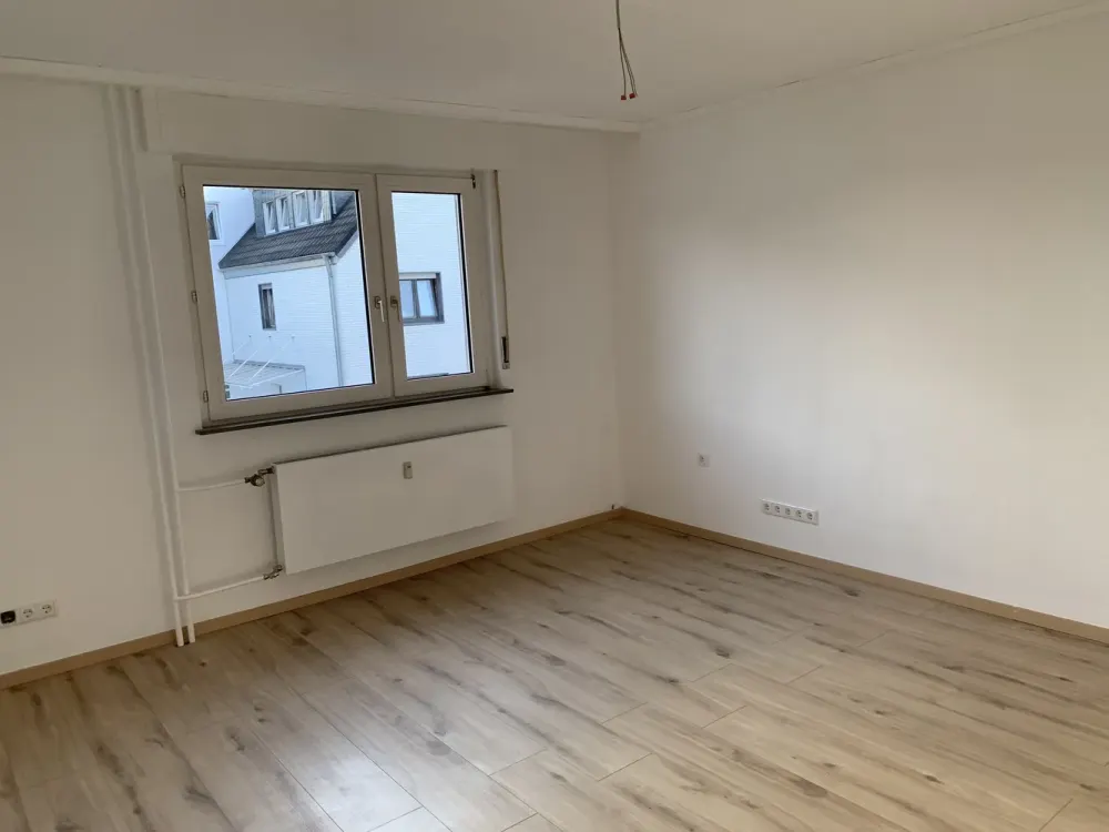 Diese lichtdurchflutete und schick geschnittene 2-Zimmer, Küche, Bad-Wohnung ist ein Klassiker.