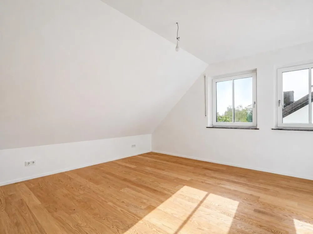 Großzügige 4-Zimmer-Dachgeschosswohnung in bester Gautinger Lage