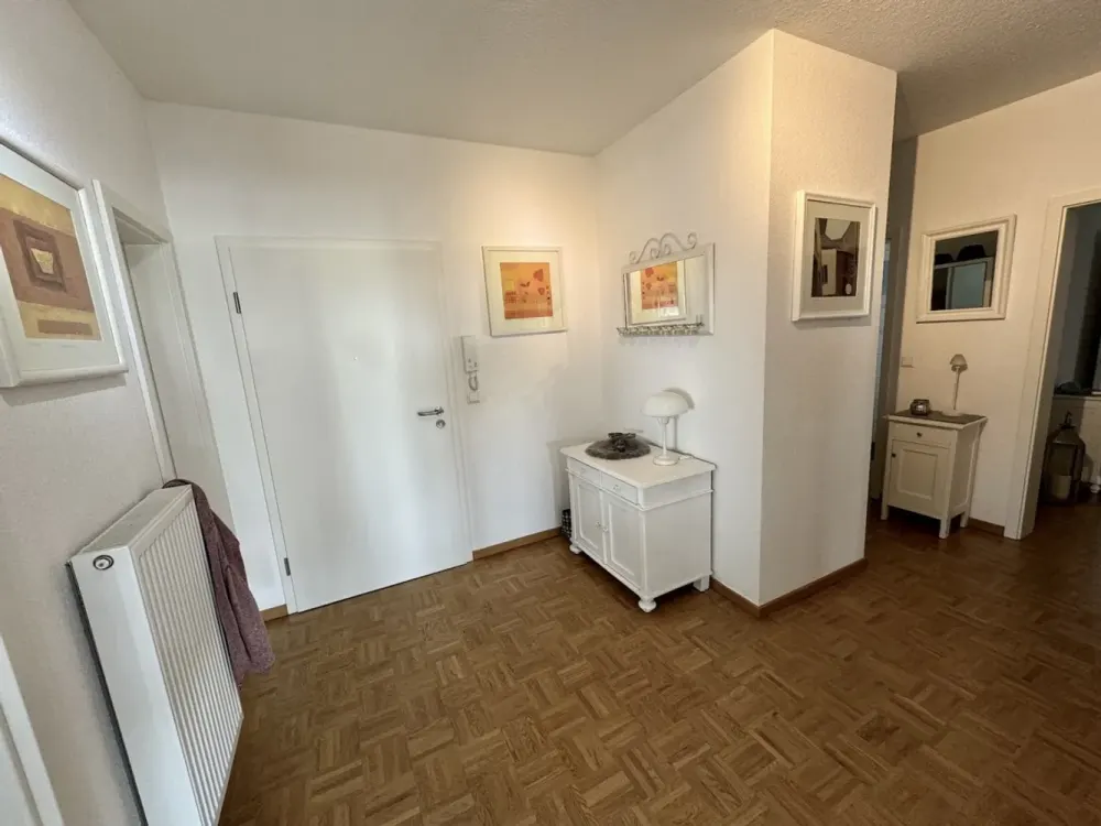Living in the Heart of the City. Comfortable Apartment with Elevator and Two Balconies
