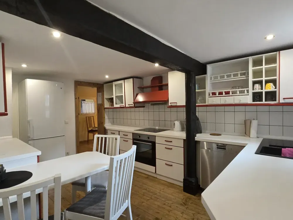 Shared Apartment Room | Available Immediately | Fully Furnished Student House | All-Inclusive Rent | Historic Charm