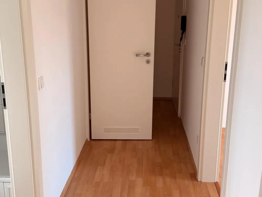 2 Zimmer Dachgeschoss Wohnung 72qm mit Einbauküche