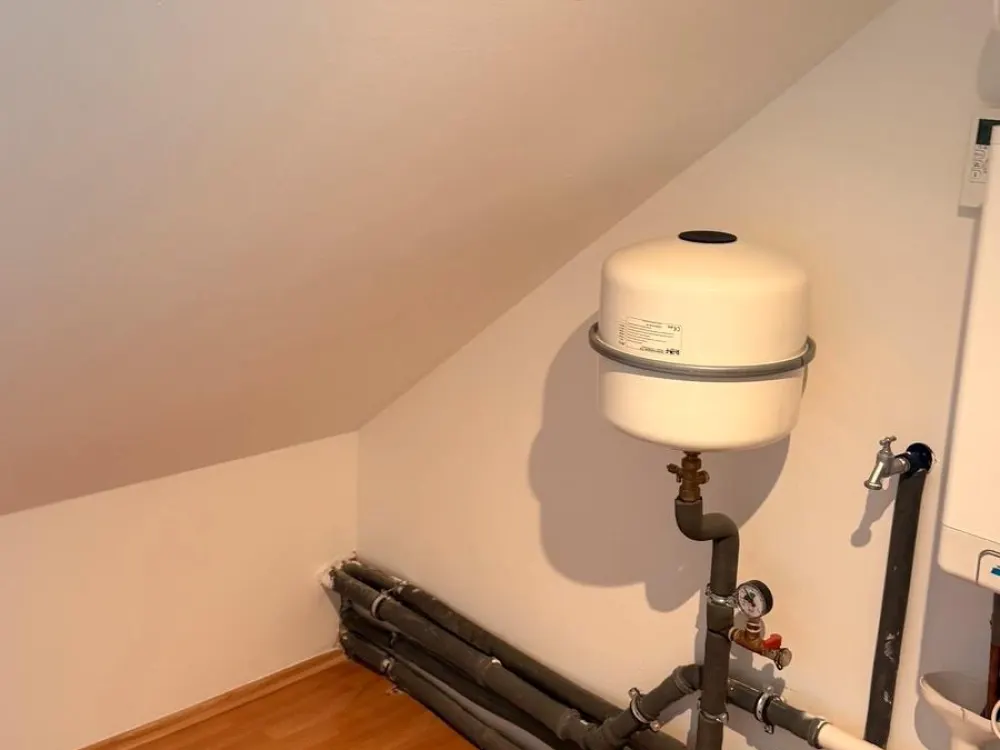 2 Zimmer Dachgeschoss Wohnung 72qm mit Einbauküche