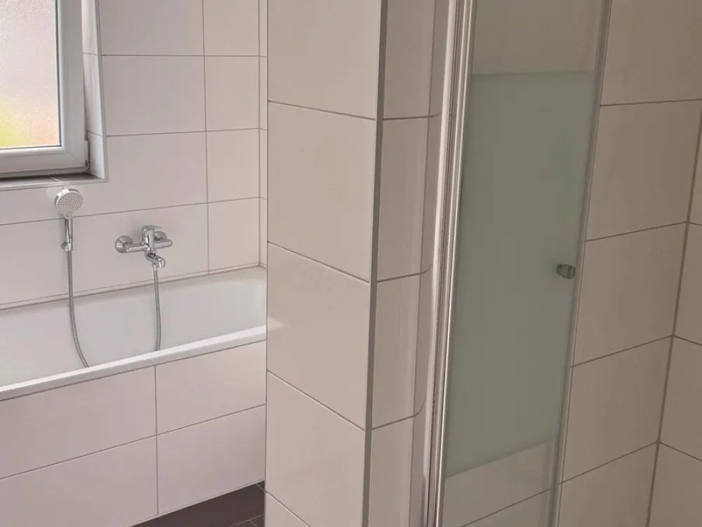 2 Zimmer Dachgeschoss Wohnung 72qm mit Einbauküche