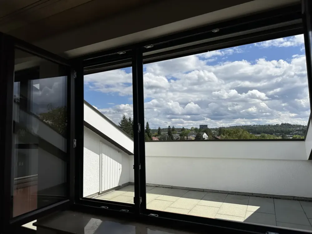 Erstbezug nach Renovierung! Helle 3,5-Zimmer-Traumwohnung mit Süd-Balkon, EBK & Einzelgarage