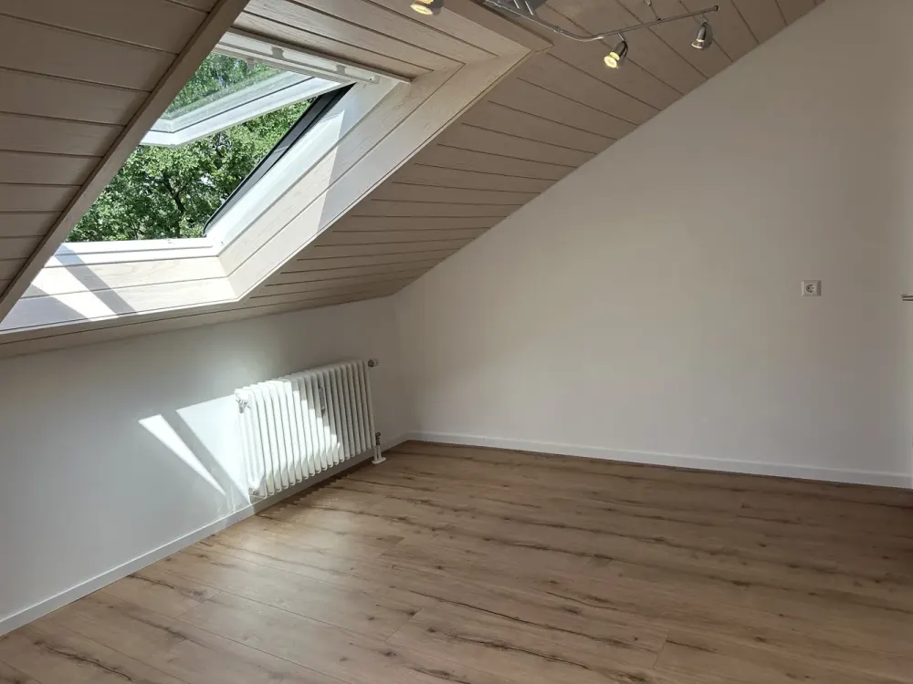 Erstbezug nach Renovierung! Helle 3,5-Zimmer-Traumwohnung mit Süd-Balkon, EBK & Einzelgarage