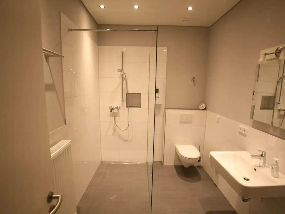 NICHTRAUCHER Büro oder Wohnung, 60m², saniert, 2 Zimmer, mit Einbauküche, in Liederbach am