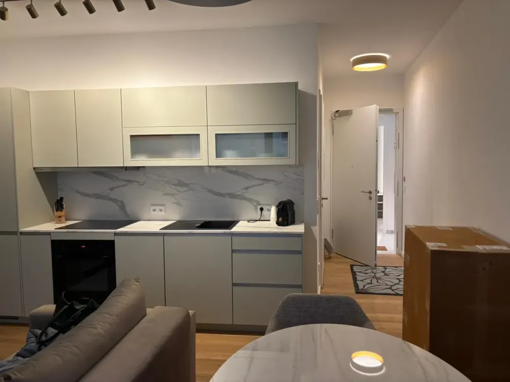Helle, Neu Moeblierte 3-Zimmer Wohnung mit Balkon im 2. OG in Berlin-Charlottenburg