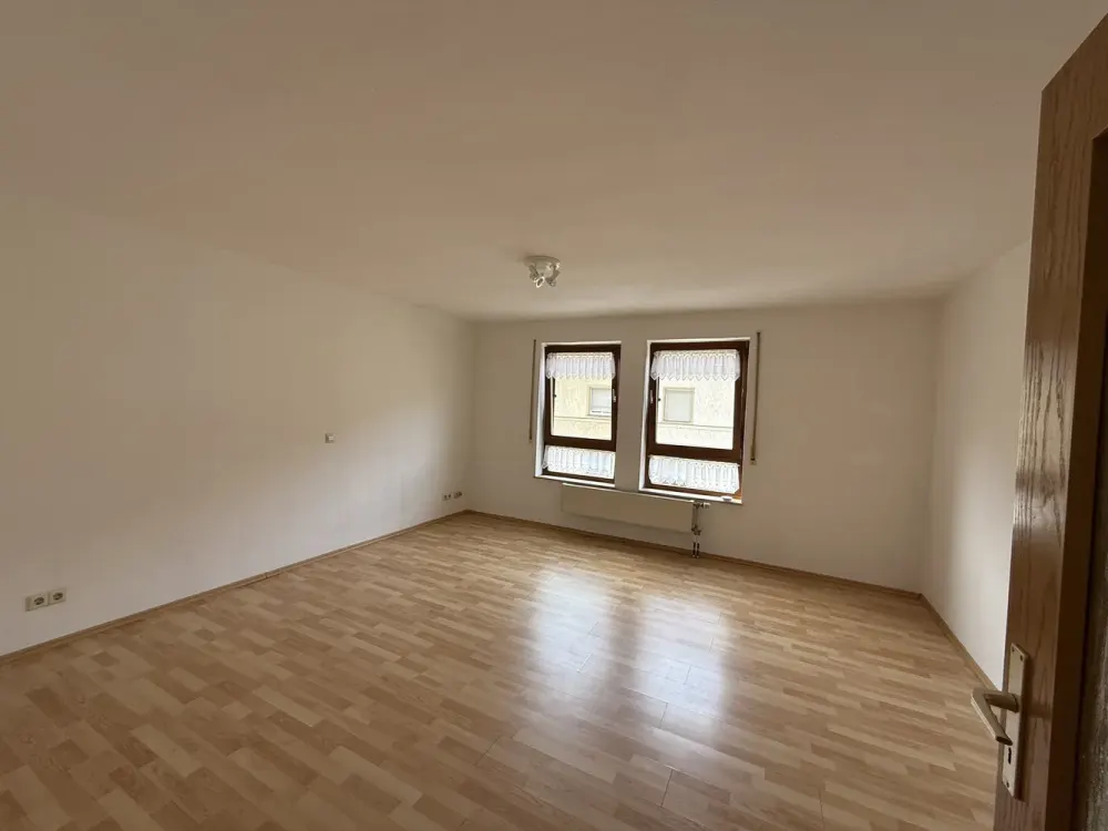 Frisch saniertes Bad! Charmante 2-Zimmer-Maisonette mit TG-Stellplatz in Fürth-Südstadt