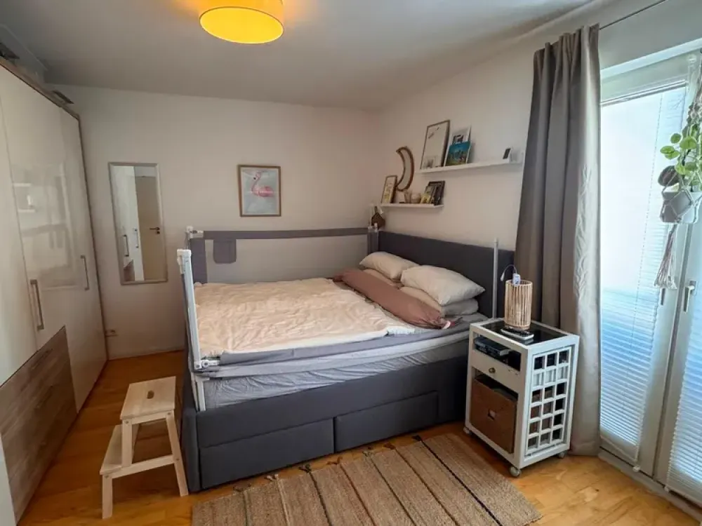 Living with Character: Modernized 3-Room Apartment in Köln-Zollstock