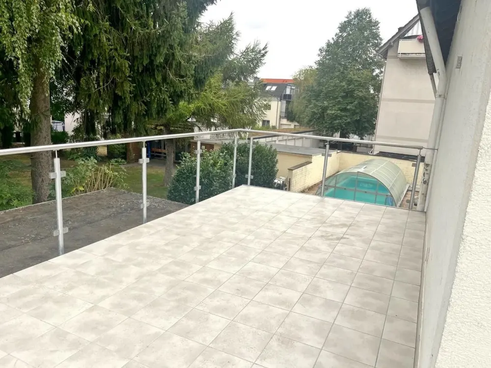 *Viel Platz - 4,5 ZW - 1. OG - großer Balkon - modernes Tageslichtbad*