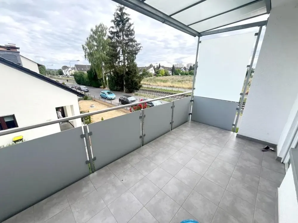 *Viel Platz - 4,5 ZW - 1. OG - großer Balkon - modernes Tageslichtbad*