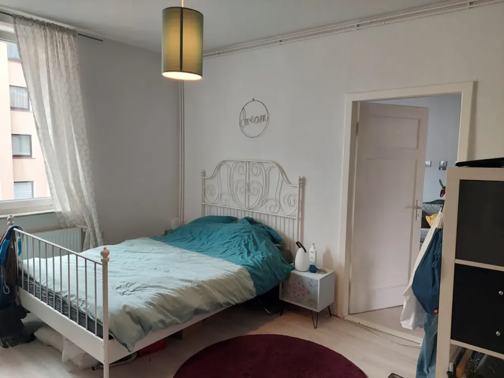 Energetisch sanierte Wohnung mit zwei Zimmern und Balkon in Hannover