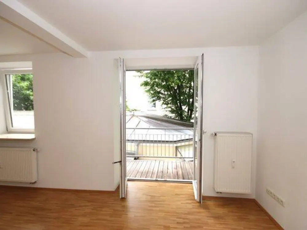 Top Lage nähe Kurfürstenplatz - 2-Zimmer-Wohnung mit Balkon zum Innenhof