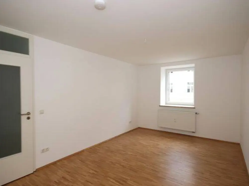 Top Lage nähe Kurfürstenplatz - 2-Zimmer-Wohnung mit Balkon zum Innenhof