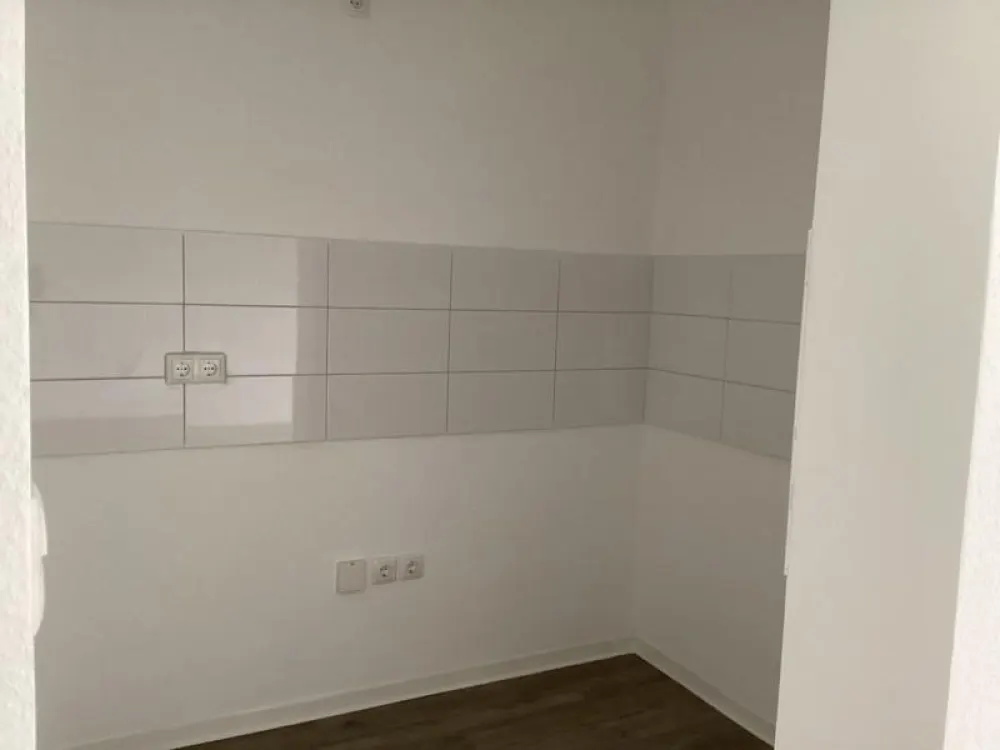 City-Lage, Renovierte 1-Zimmer-Wohnung mit Balkon, ca. 40 m², ab sofort verfügbar
