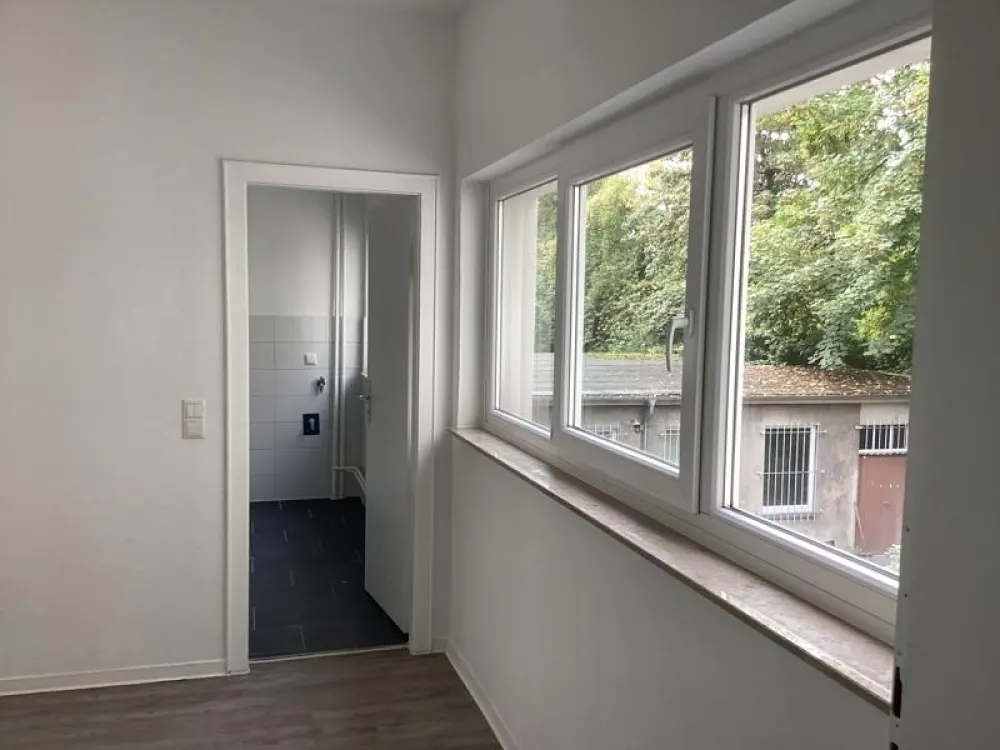 City-Lage, Renovierte 1-Zimmer-Wohnung mit Balkon, ca. 40 m², ab sofort verfügbar