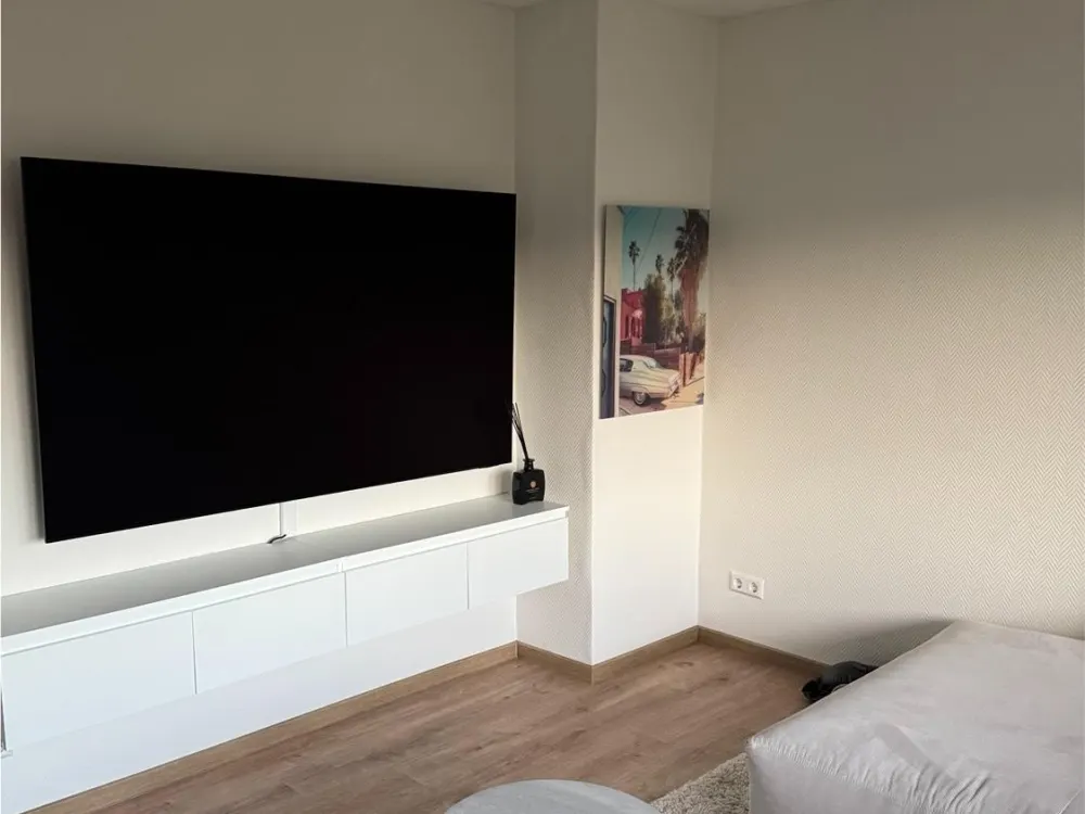 Möblierte 1,5 Zimmer Wohnung WEST EBK + Terrasse (Ablöse)