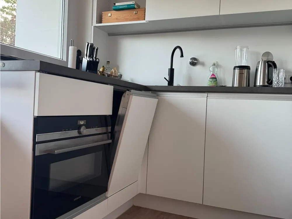 Möblierte 1,5 Zimmer Wohnung WEST EBK + Terrasse (Ablöse)