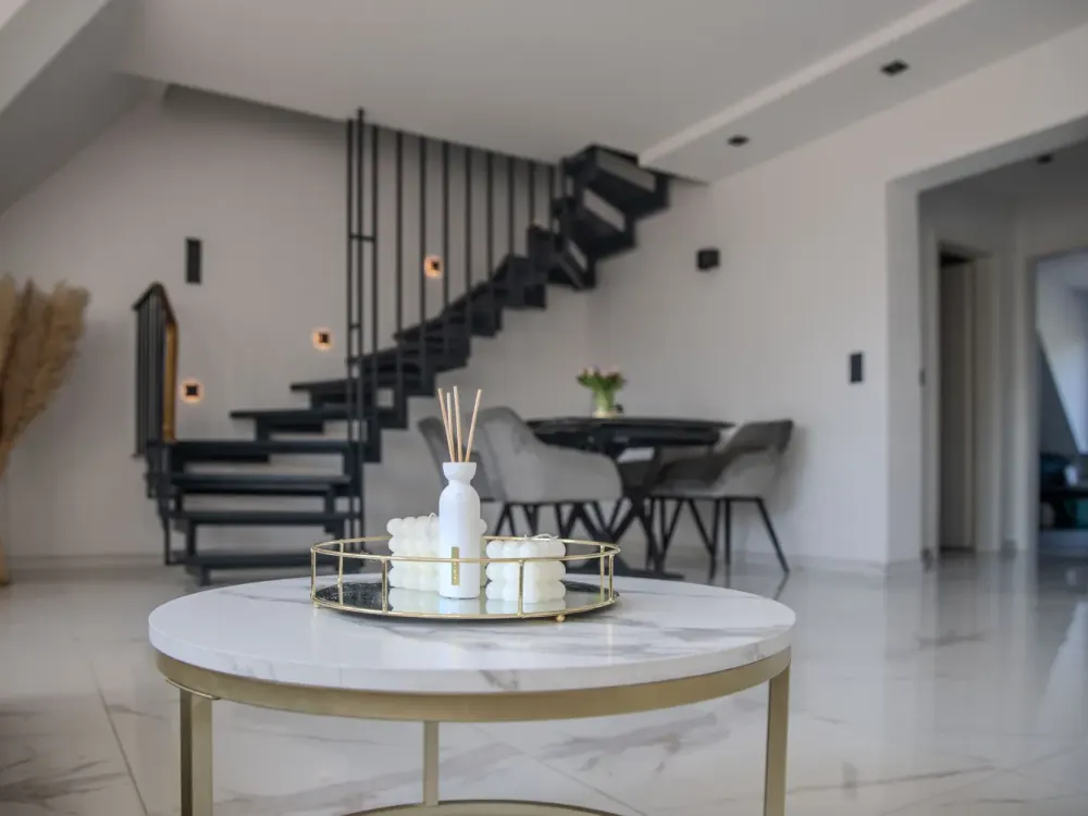 Fully Furnished, Completely Renovated 5-Room Maisonette with 2 Bathrooms, Balcony & Garage