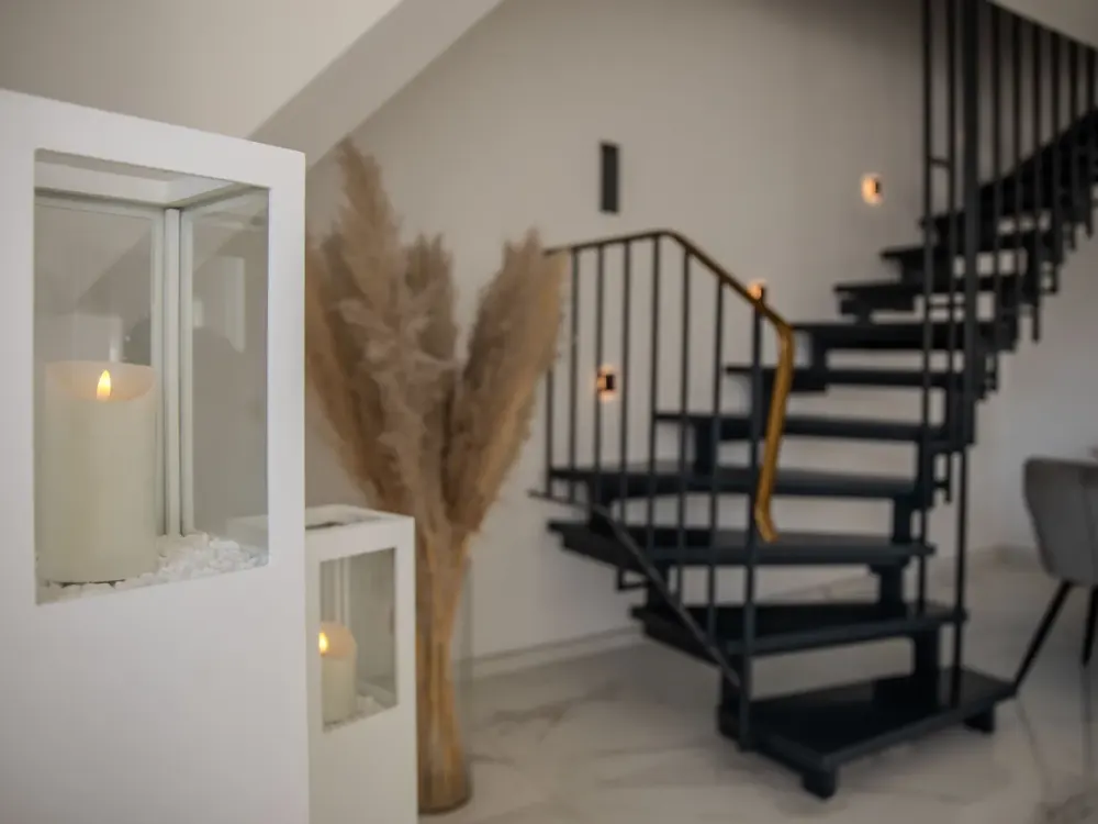 Fully Furnished, Completely Renovated 5-Room Maisonette with 2 Bathrooms, Balcony & Garage