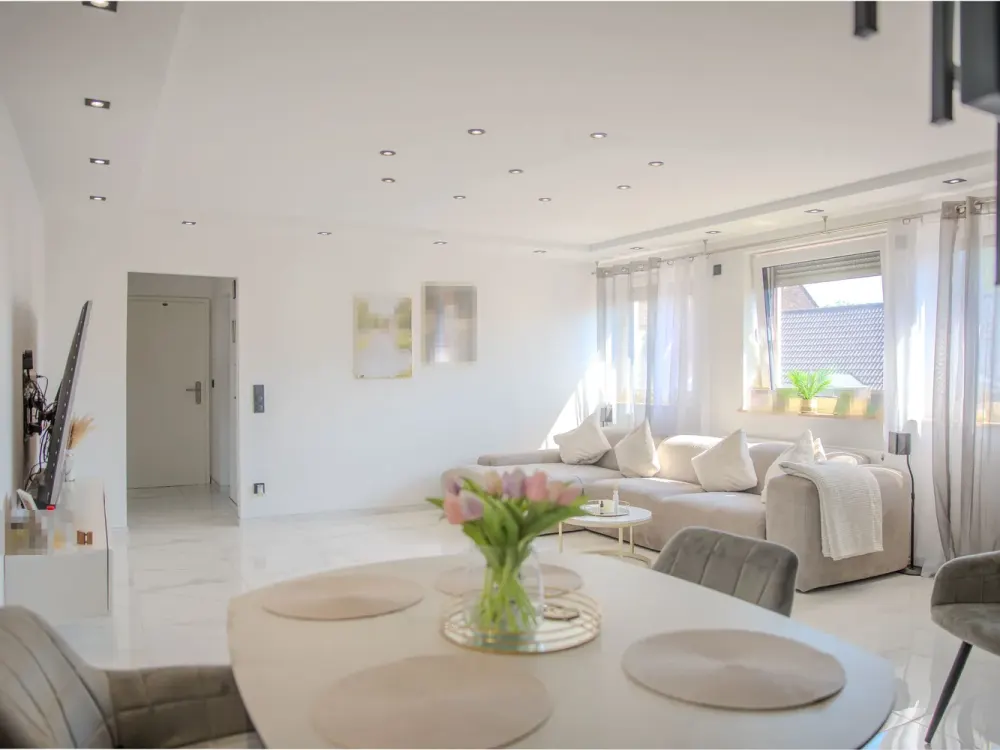 Fully Furnished, Completely Renovated 5-Room Maisonette with 2 Bathrooms, Balcony & Garage