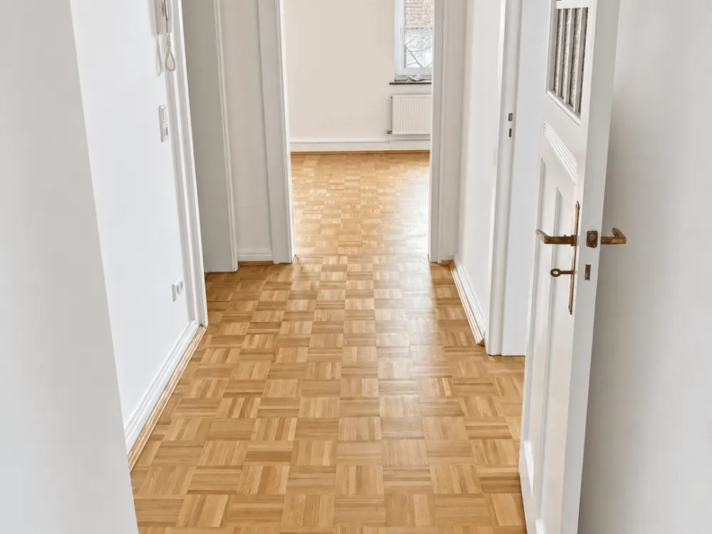 Charming 4-Room Old Building Apartment with Balcony & Real Wood Parquet in Bremen-Schwachhausen