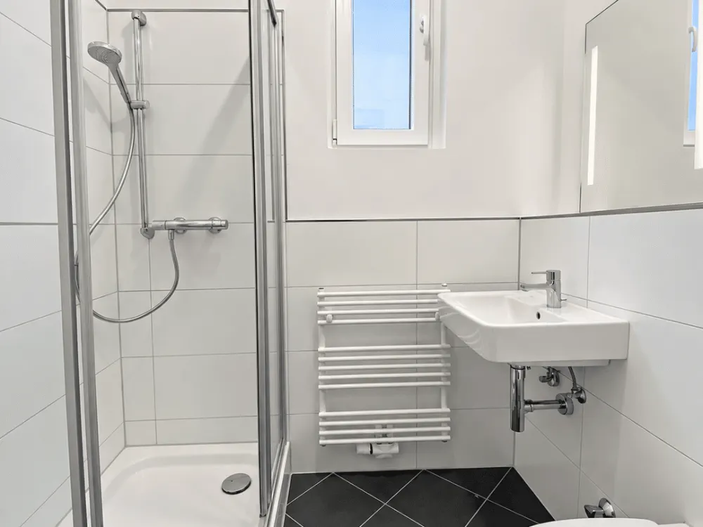 Charming 4-Room Old Building Apartment with Balcony & Real Wood Parquet in Bremen-Schwachhausen