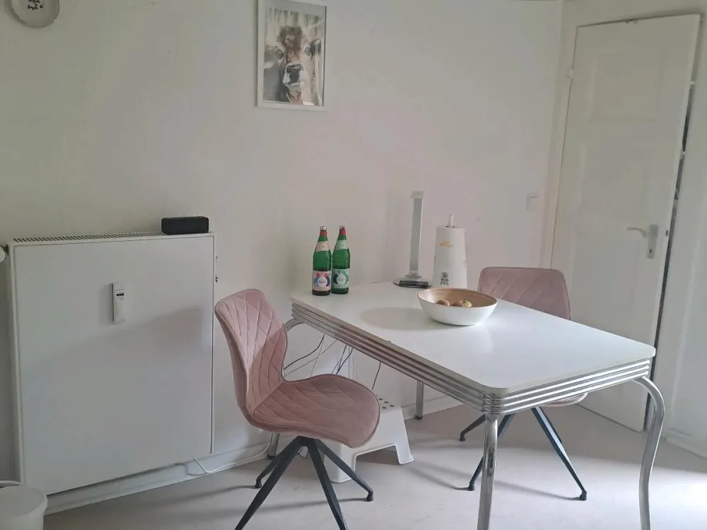großzügig geschnittene 2 Zimmerwohnung auf Zeit