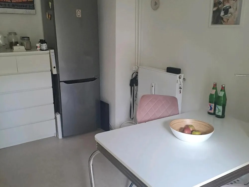 großzügig geschnittene 2 Zimmerwohnung auf Zeit