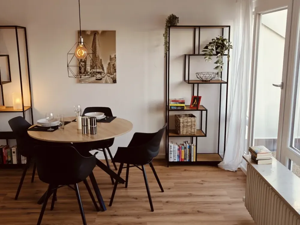 Möblierte 2-Zimmer-Dachgeschosswohnung in Stuttgart Riedenberg