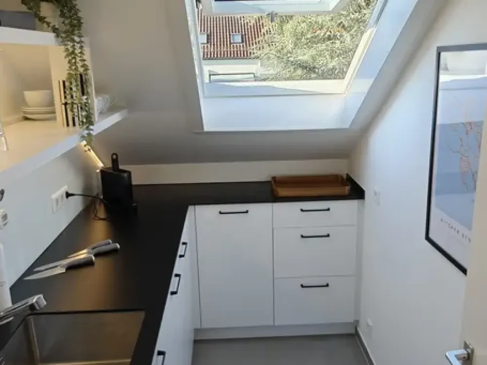 Möblierte 2-Zimmer-Dachgeschosswohnung in Stuttgart Riedenberg