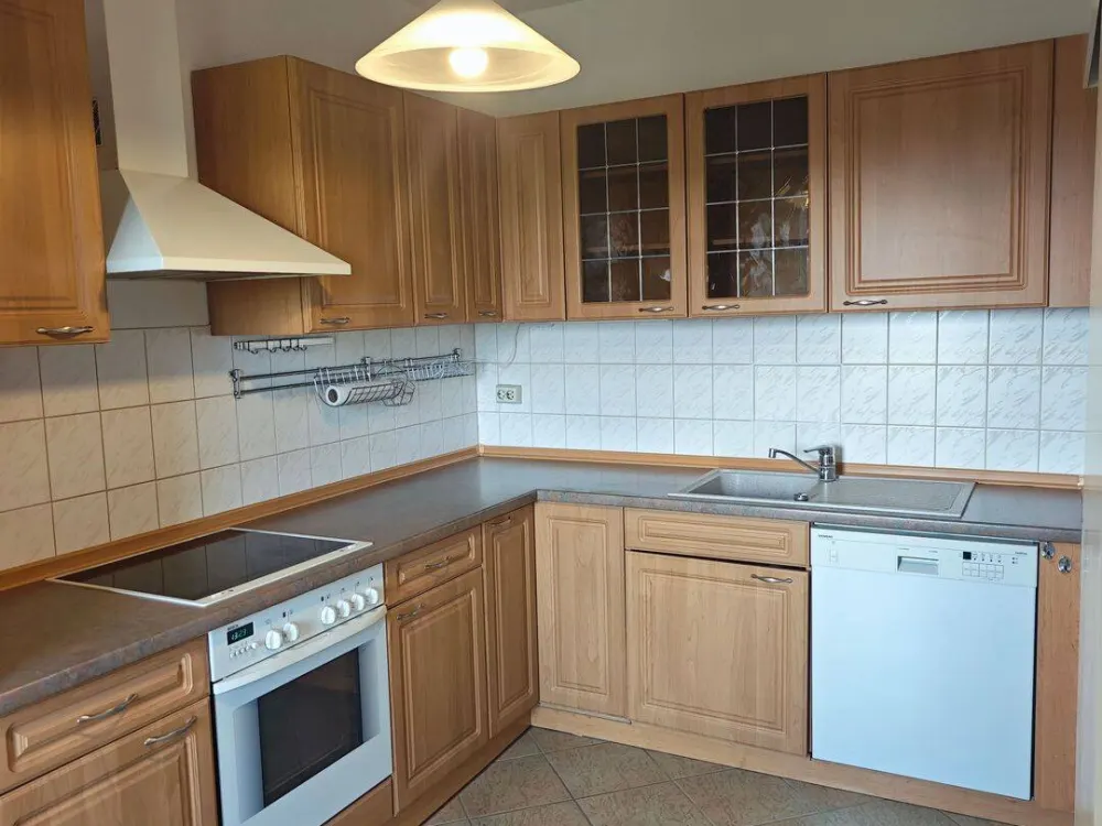 Charmante familienfreundliche 4-Raum-Wohnung mit Balkon und Spielplatz im Hof