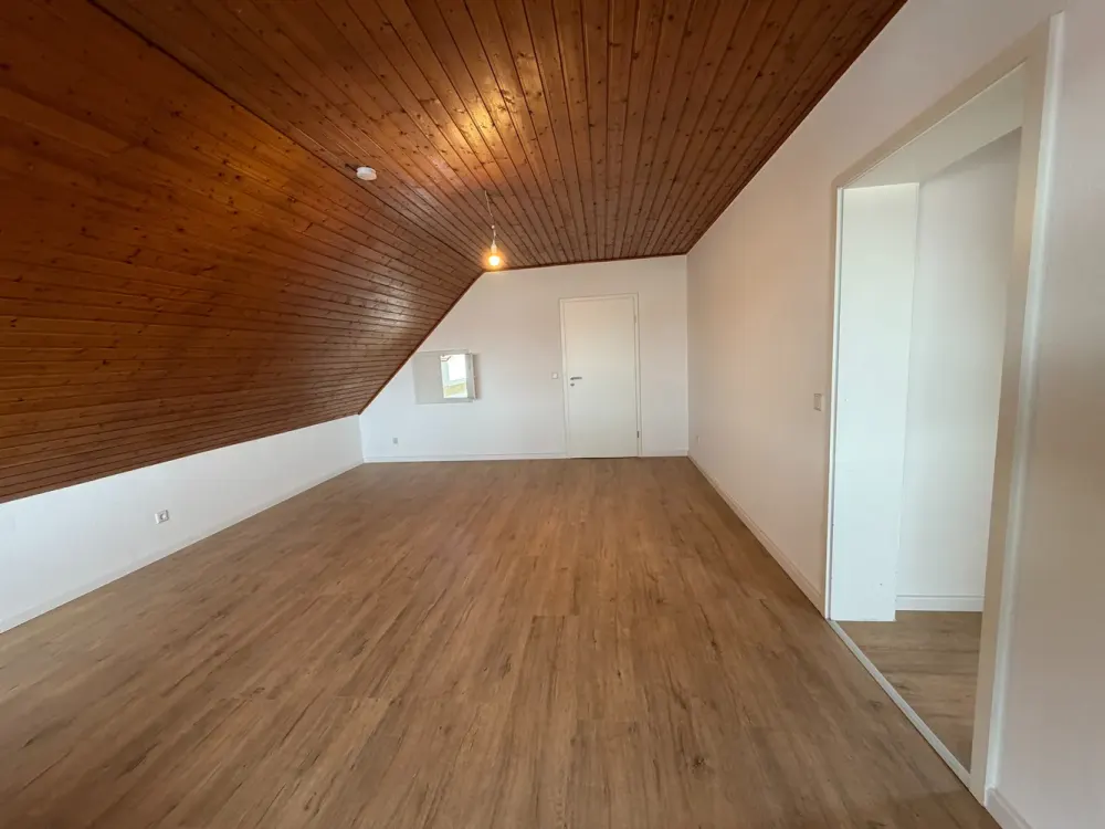 Frisch renovierte 3-Zimmer-Dachgeschosswohnung