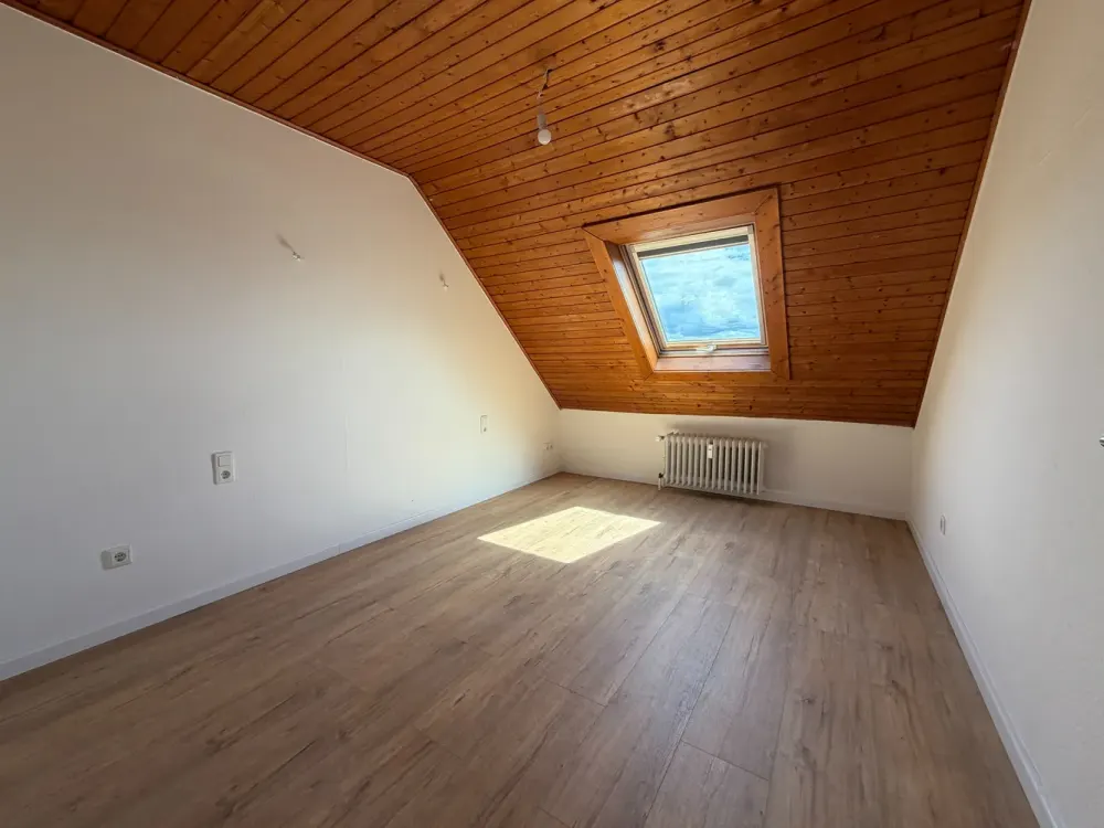 Frisch renovierte 3-Zimmer-Dachgeschosswohnung