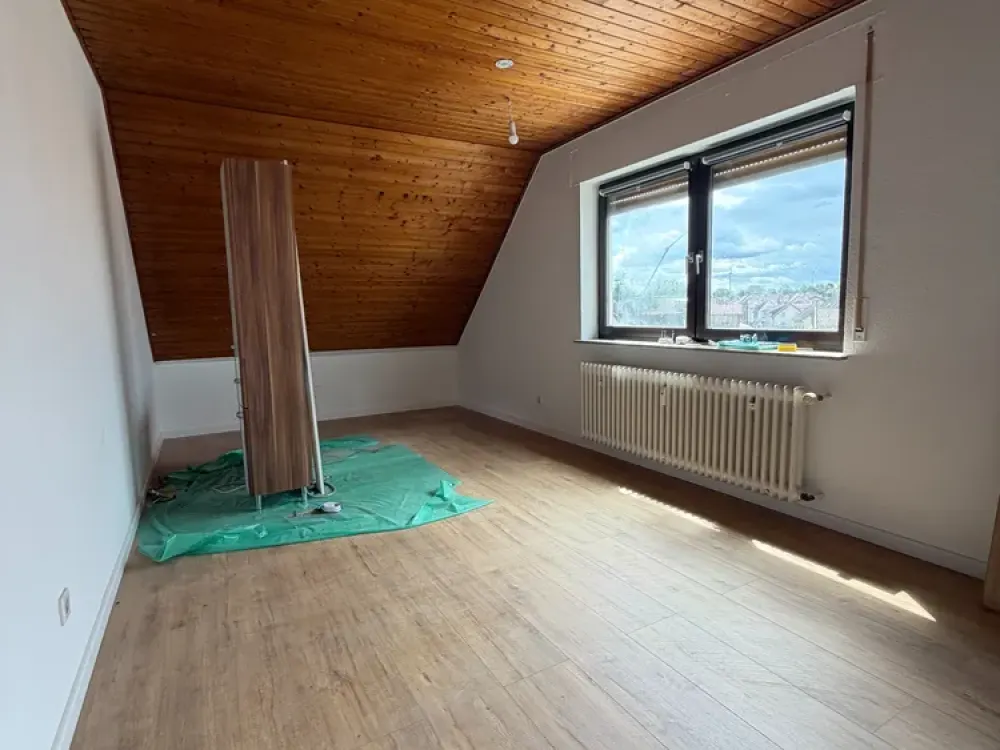 Frisch renovierte 3-Zimmer-Dachgeschosswohnung