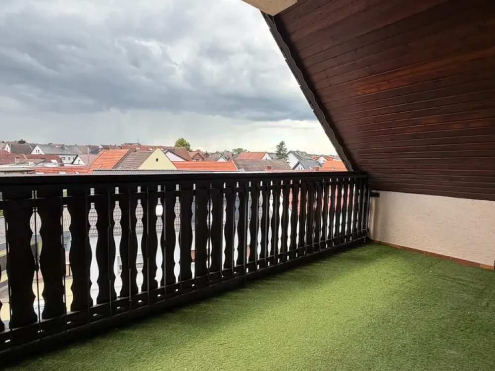 Frisch renovierte 3-Zimmer-Dachgeschosswohnung
