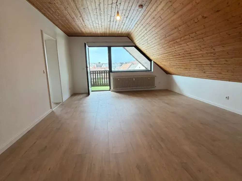 Frisch renovierte 3-Zimmer-Dachgeschosswohnung